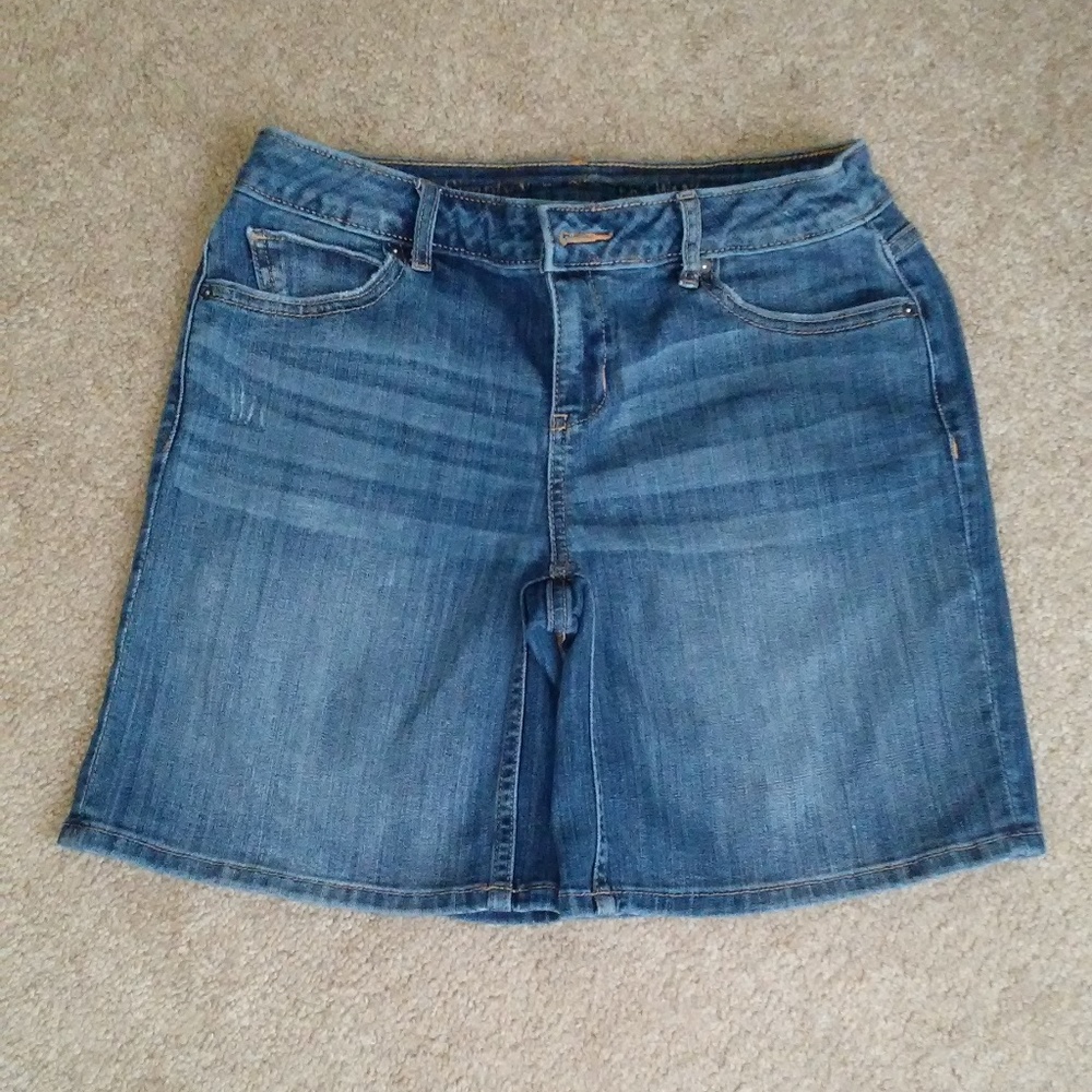 Simply Vera Vera Wang Roll Cuff Jean Shorts Size 2